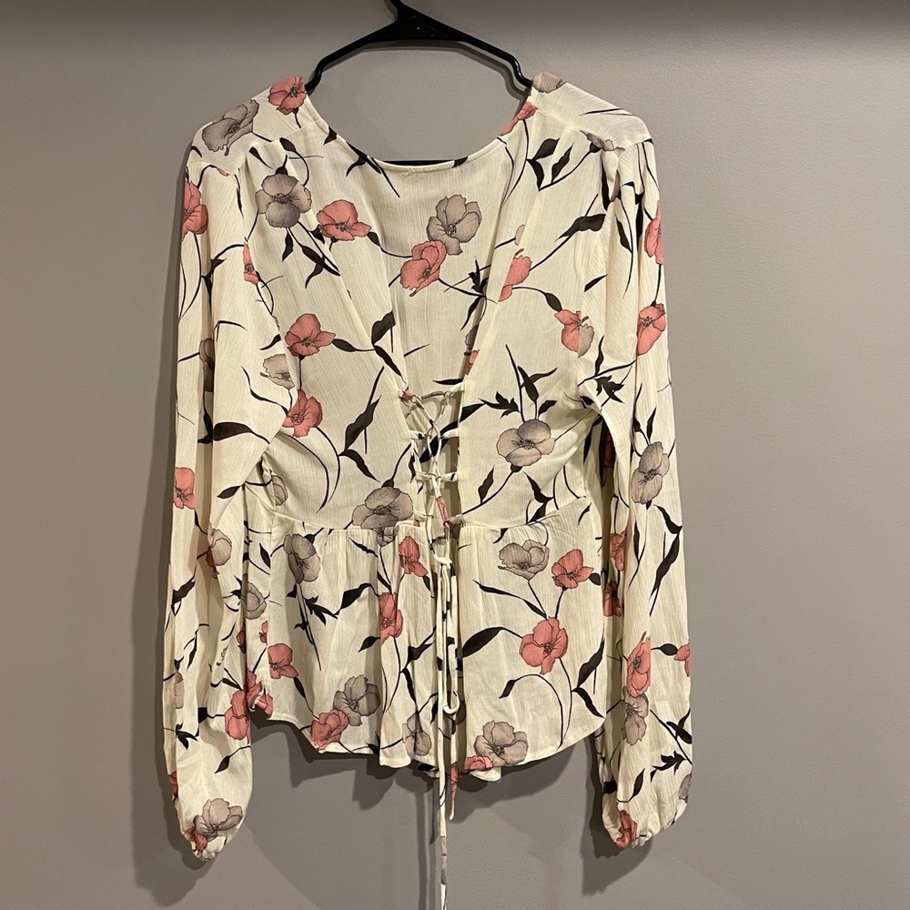 Blu Pepper Tie Back Floral Blouse - Picture 3 of 3